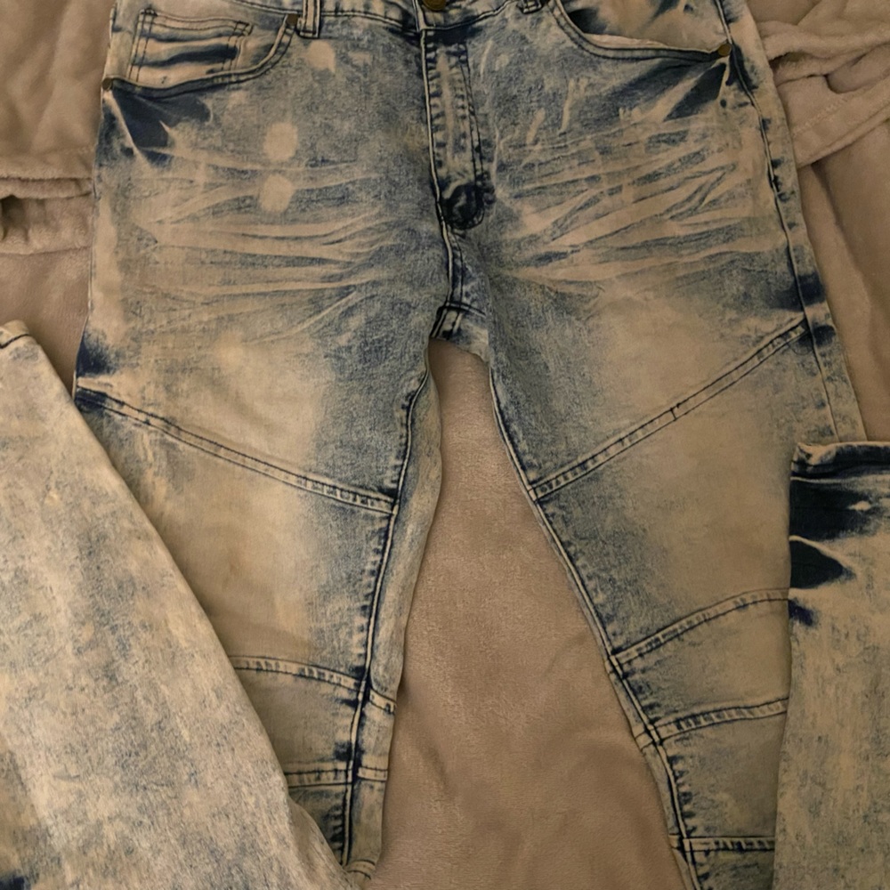 Men’s jeans.